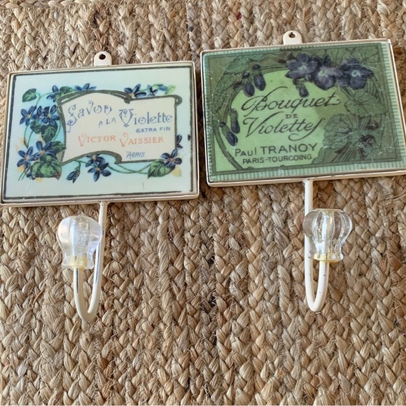 Vintage Floral Acrylic and Metal Wall Hooks. SET OF TWO. Measures 7 1/4”x 6” - Picture 6 of 13